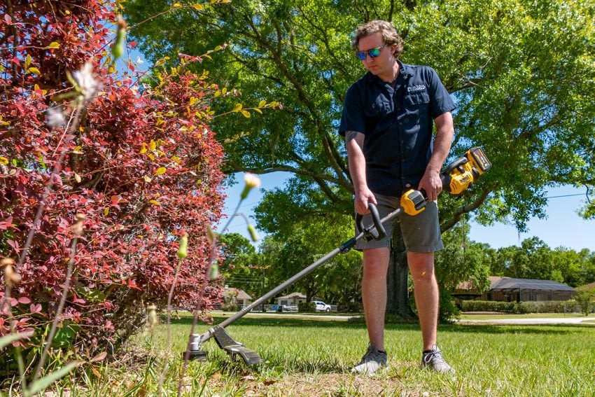 DEWALT FLEXVOLT 60V MAX Brushless Cordless String Trimmer Kit with