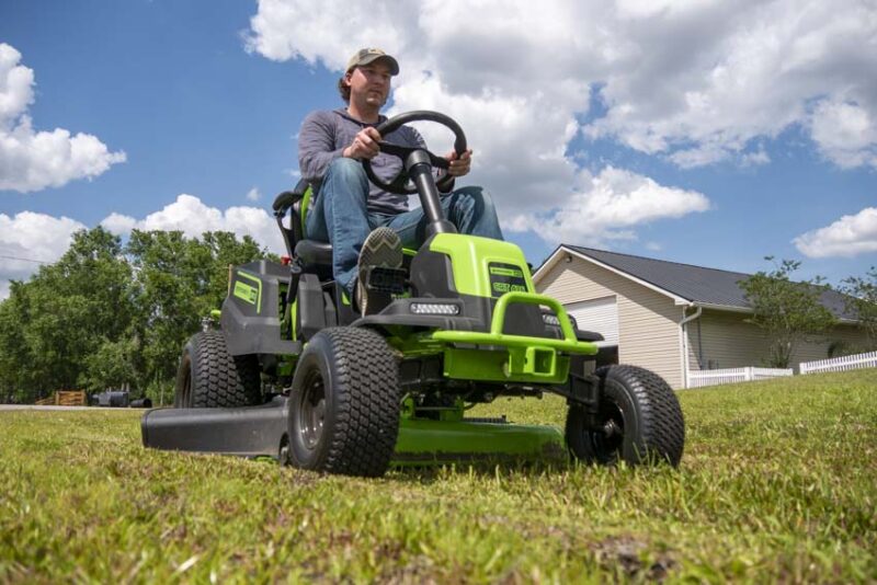 Greenworks 60V Battery-Powered Lawn Tractor Review