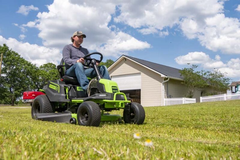 Greenworks 60V Battery-Powered Lawn Tractor Review