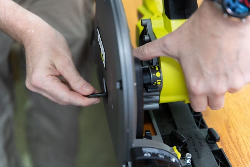 Changing teh blade on Ryobi Track Saw