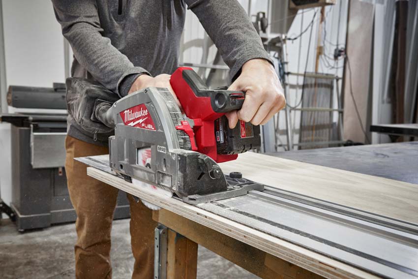 New) Milwaukee M18 FUEL 18-Volt Lithium-Ion Brushless Cordless 7-1/4 in.  Circular Saw Kit with One 6.0Ah Battery, Charger, Case - Discount Depot