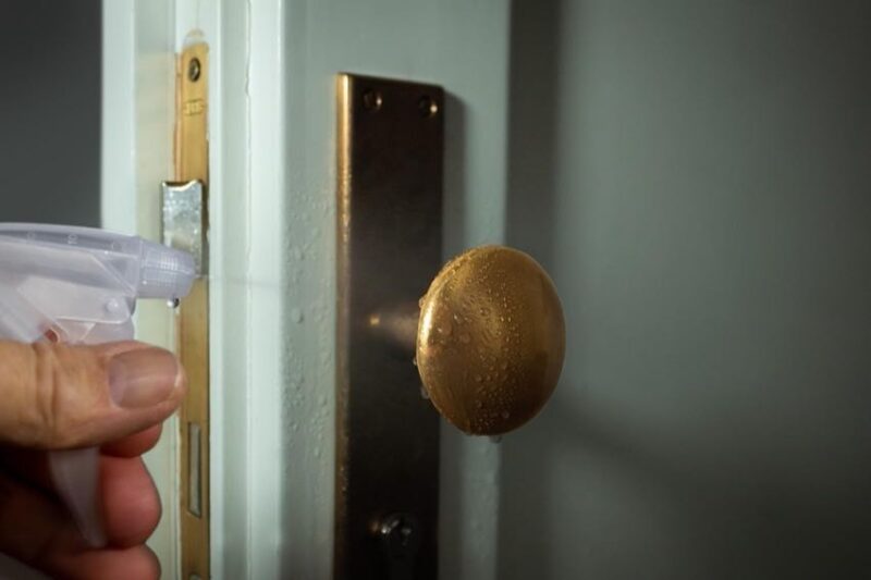 cleaning doorknobs handles