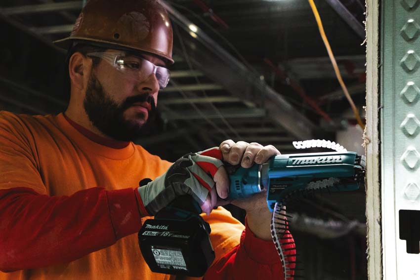 thumbnail image 2 of Makita XSF03Z LXT Brushless Drywall Screwdriver Push Drive Gun 5.0 Ah Batteries 2 of 4
