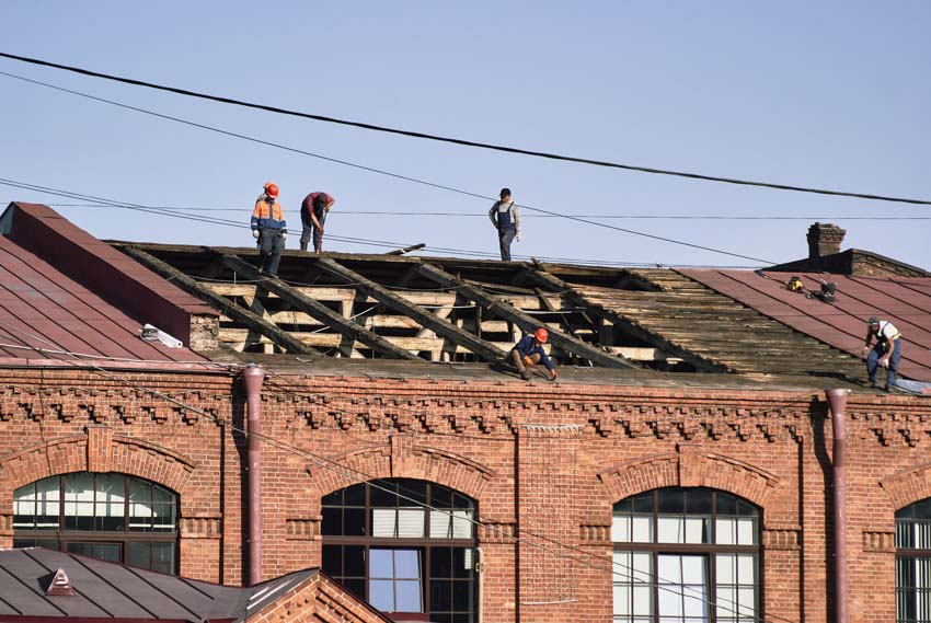 Baton Rouge Roofer Facing Huge OSHA Fines Following Worker's Death
