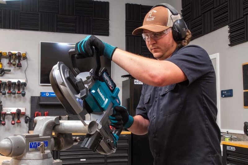 Аккумуляторная ленточная пила Makita 40V Max XGT