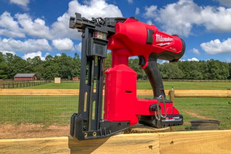 Milwaukee M18 Fuel Utility Fencing Stapler Review 2843