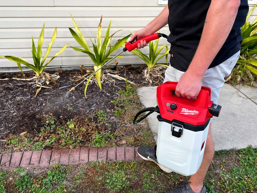 Milwaukee 2528-21G2 M12 2 Gallon Handheld Sprayer Kit