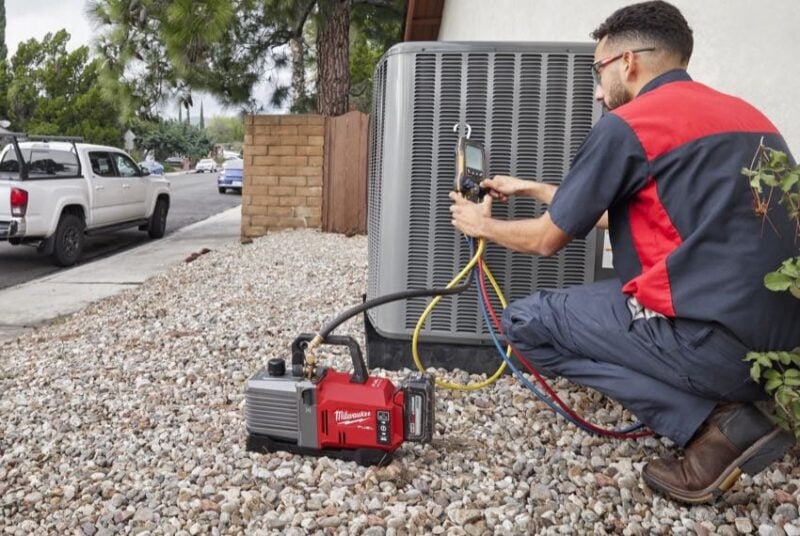 Milwaukee M18 Fuel 5 CFM Vacuum Pump
