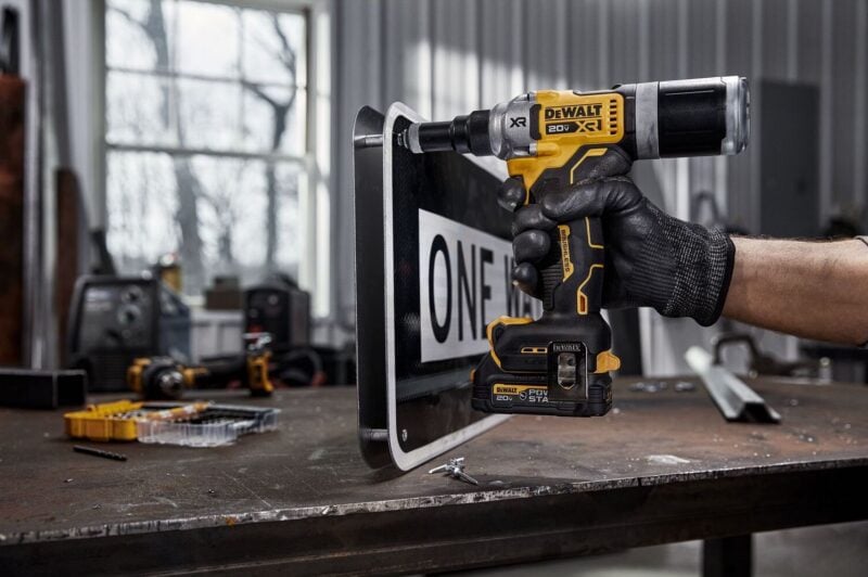 DeWalt Rivet Tool