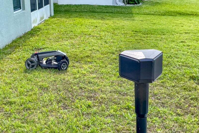 EcoFlow Blade Robotic Lawn Mower Positioning Antenna