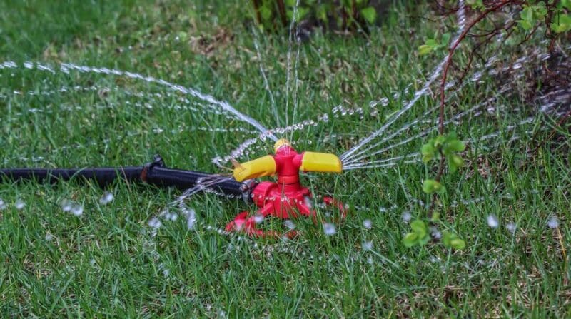 rotating rotary garden sprinkler