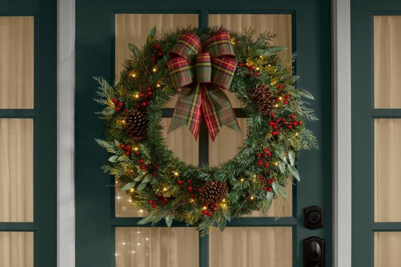 https://www.protoolreviews.com/wp-content/uploads/2023/08/30_IN_PRELIT_LED_WOODMOORE_WREATH_50-800x533.jpg