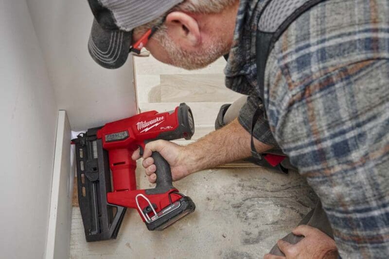 Milwaukee Electric Tool 2742-20 M18, Fuel, 16 Gauge, Angle LED Finish Nailer  : Amazon.ca: Tools & Home Improvement