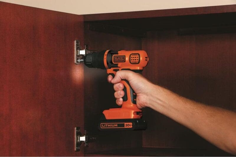 https://www.protoolreviews.com/wp-content/uploads/2023/08/black-and-decker-20-volt-max-lithium-ion-li-ion-38-in-cordless-drill-with-battery-kit-ldx120c-detail-view-6-1-800x533.jpg