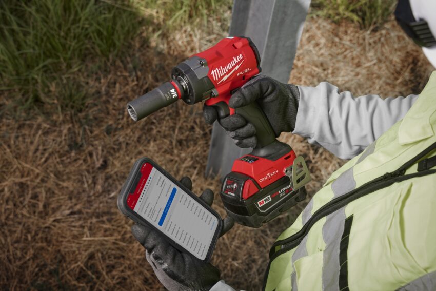 Milwaukee M18 Fuel Controlled Torque Impact Wrench