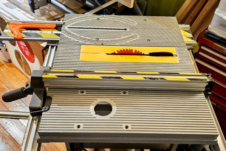 table saw with integrated router table