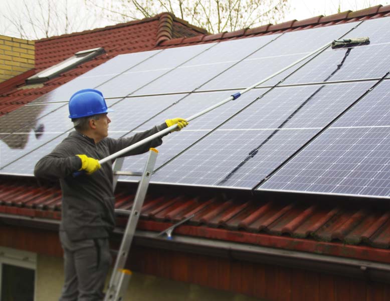 How to Clean Solar Rooftop Solar Panels