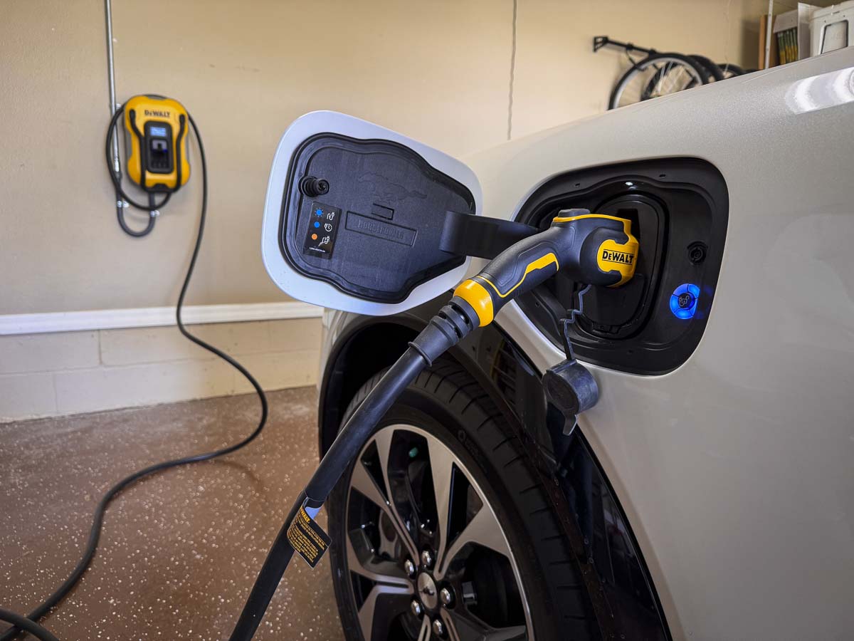 DeWalt charger Ford Mach-E EV