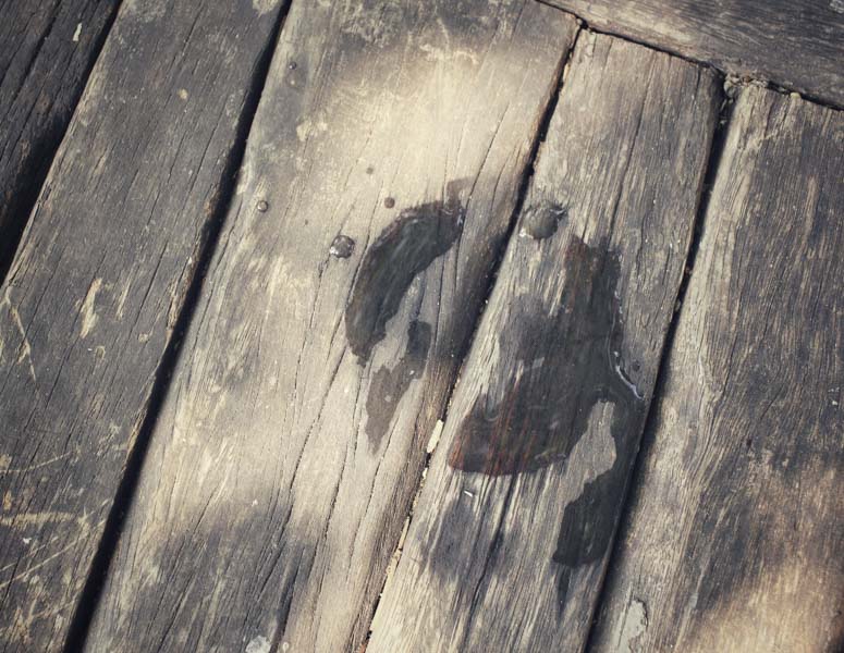 how to remove dark water stains from wood
