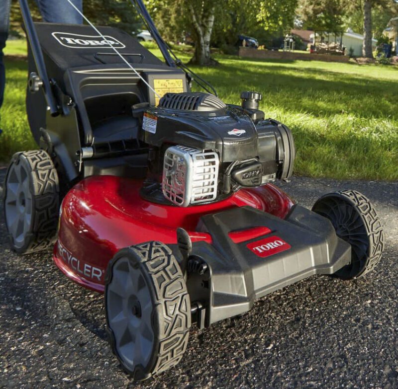 best lightweight gas mower

Toro 140cc 21-inch Self-Propelled Lawn Mower 21321