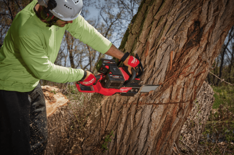 Milwaukee M18 Fuel Dual Battery 20-Inch Chainsaw 2827 - Pro Tool Reviews