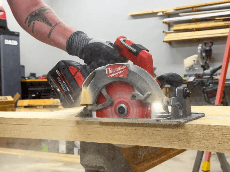 Milwaukee 2834