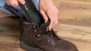 Inserting Strides Soles Insoles