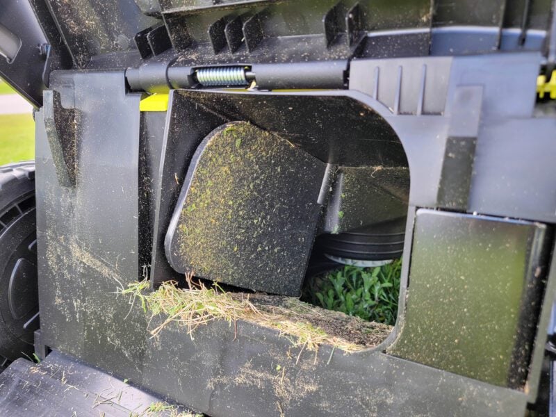 Integrated mulch plug