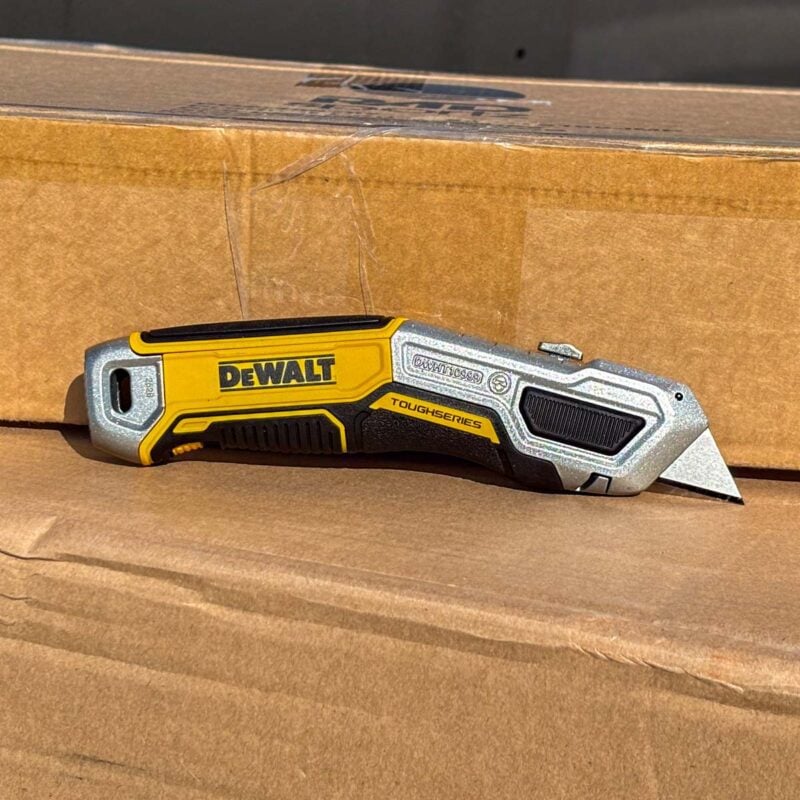 DeWalt ToughSeries Retractable Utility Knife DWHT10999
