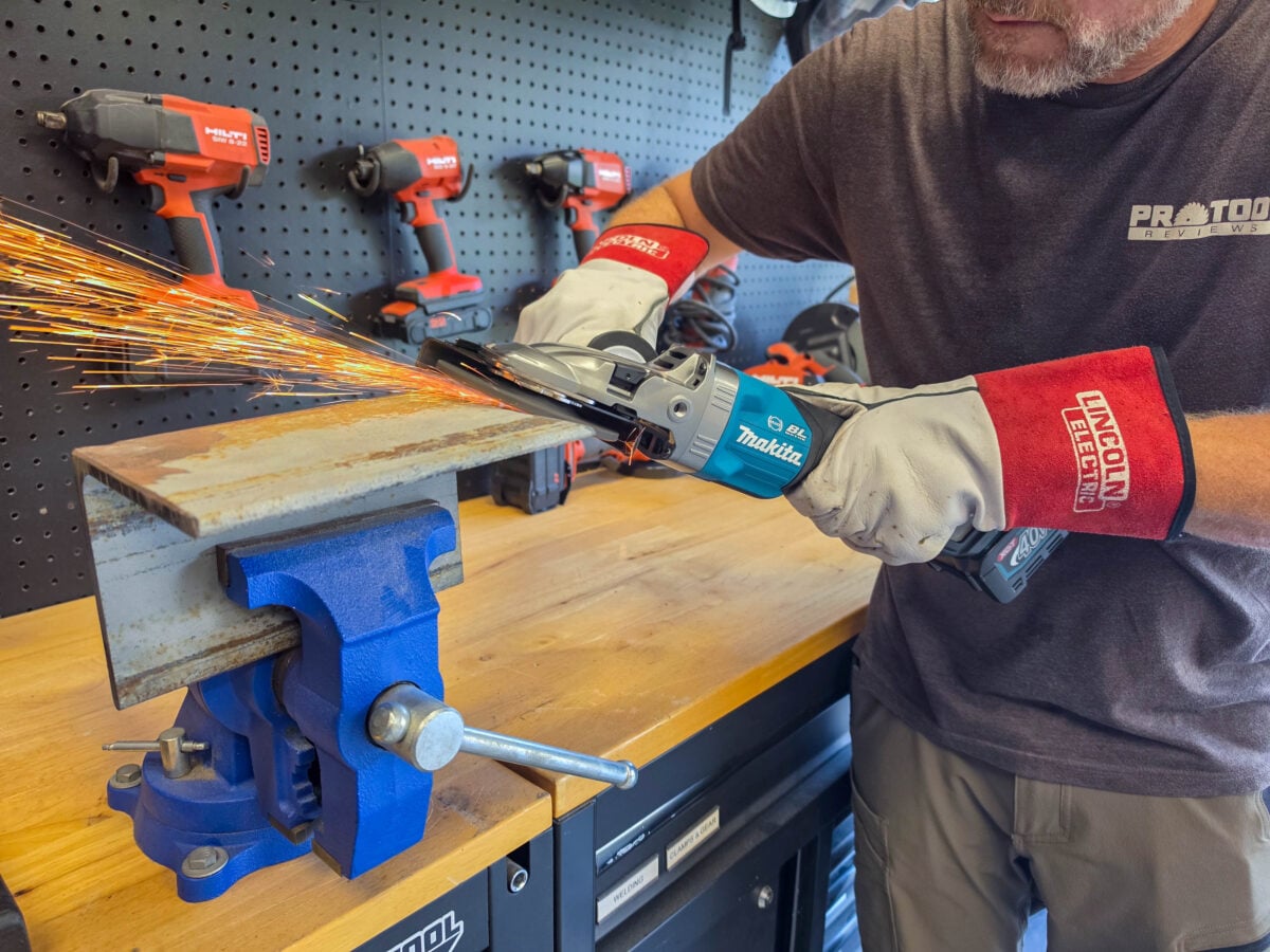 Makita 40V Flat Head Grinder GAG16