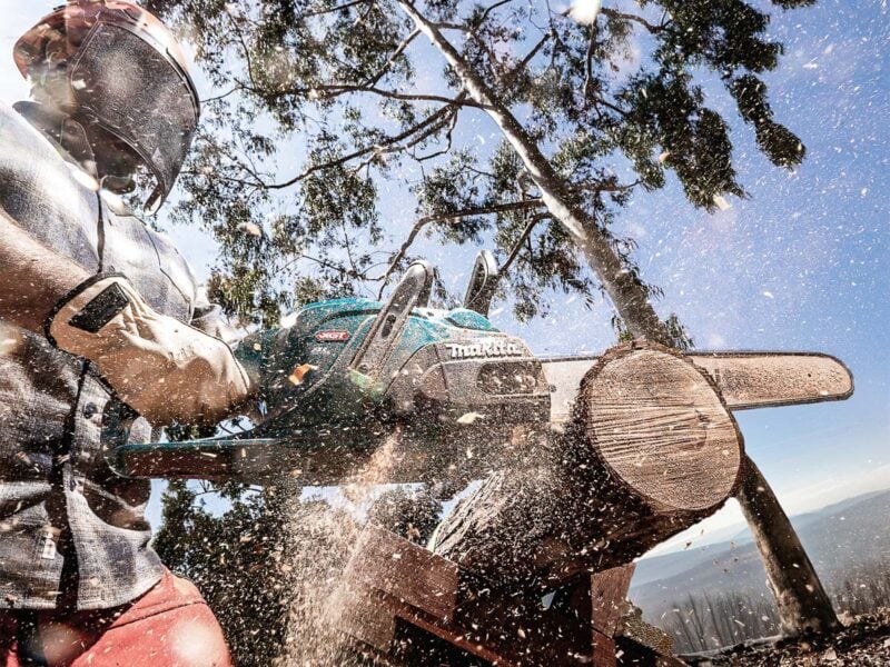 Makita 40V max XGT 20-inch Chainsaw 07