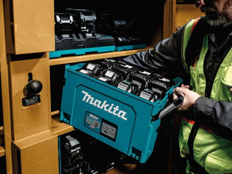 Makita 40V max XGT Charger BCC01 06